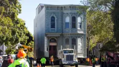 पुरानो घर