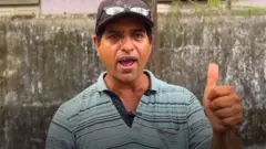 मोर की आवाज़ निकालने वाला शख़्स