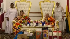 Viola Fletcher w'imyaka 107 na musazawe Van Ellis w'imyaka 100 bambitswe ingori z'icubahiro