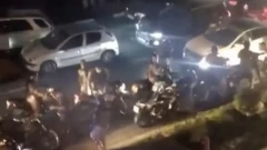Sinh viên biểu tình bị 'bịt mắt và đánh đập' ở một trường đại học tại Iran.
