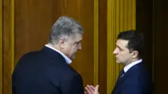 Порошенко и Зеленский в Раде, фото сделано в марте 2020 года