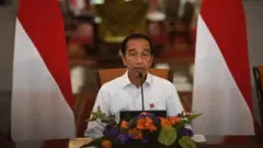 Presiden Joko Widodo mengumumkan harga bahan bakar minyak (BBM) terbaru di Istana Merdeka, Jakarta, Sabtu (3/9/2022).