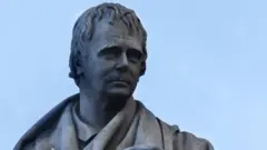 Памятник Вальтеру Скотту в Эдинбурге