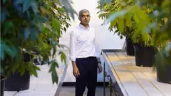 صادق خان