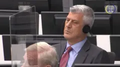 Kosova'nın eski cumhurbaşkanı Taçi, insanlığa karşı suçlardan ötürü hakim karşısına çıktı