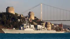 Американский военный корабль в Босфоре