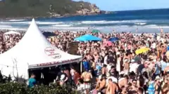 Aglomerações na Praia do Rosa,download do aplicativo betnacionalImbituba, têm sido comuns durante a pandemiadownload do aplicativo betnacionalcovid-19