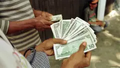 Awọn eeyan kan n ka owodọ la