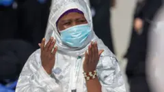 Un pèlerin musulman prie à la Grande Mosquée de La Mecque pendant le Hadj (31 juillet 2020)
