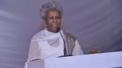 ዶ/ር ገነት ዘውዴ