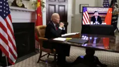 biden ve ekranda Şi