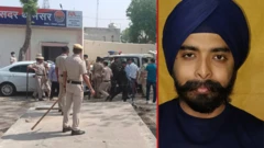 ਥਾਣਾ ਥਾਨੇਸਰ ਦੇ ਬਾਹਰ ਦਾ ਮਾਹੌਲ ਅਤੇ ਤਜਿੰਦਰ ਪਾਲ ਸਿੰਘ ਬੱਗਾ ਦੀ ਇਕੱਠੀ ਤਸਵੀਰ