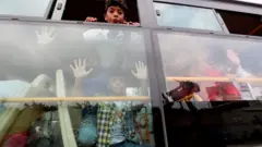 رغم الانتقادات...لبنان يستأنف إعادة اللاجئين السوريين لبلادهم