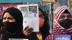 ভারতের কনার্টক রাজ্যে কলেজে হিজাব নিষেধের প্রতিবাদে কলকাতায় বিক্ষোভ, ১৬/০২/২০২২