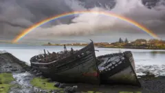 Лодки у моря.