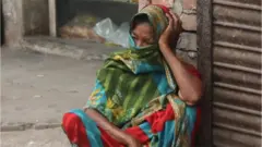 বাংলাদেশের প্রবীণদের জন্য পর্যাপ্ত প্রবীন নিবাসের উদ্যোগ নেয়া উচিত বলে বলছেন বিশেষজ্ঞরা।