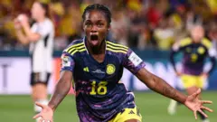 Linda Caicedo feiert das Tor.