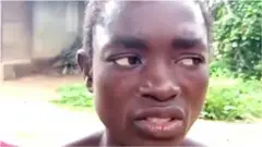 Nwaanyị ajadu akụtutu ụlọ ya
