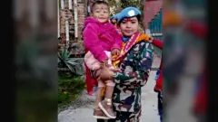 शान्ति सेनामा जानुअघि सिपाही आमाको २७ महिने सन्तानसँग भेट