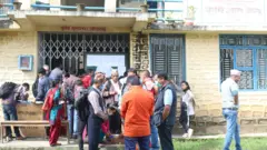 सरकारले व्यावसायिक कृषि खेती गर्ने कृषकलाई अनुदान दिन थालेपछि खोटाङ जिल्लाका युवा व्यावसायिक कृषि पेशाप्रति आकर्षित भएका छन्