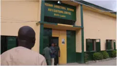 Abawọle ọgba ẹwọn Ikoyi