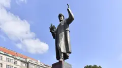 Памятник Коневу