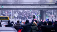 Колонна протестующих
