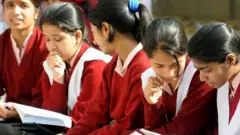 ஆசிரியர் - மாணவர் மோதல்: ஹார்மோன்கள் காரணமா?