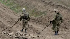 Азербайджанские саперы в Физулинском районе вскоре после окончания войны
