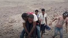 Baadhi ya wahamiaji hawa wanaelezea jinsi wanavyokabiliwa na wizi, utapeli na njaa katika joto la zaidi ya nyuzi joto 50.