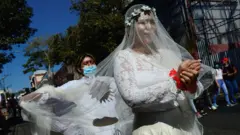 Марш за права женщин в Сальвадоре