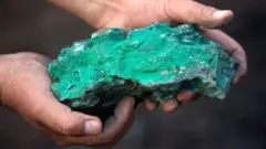 कोबाल्ट को नीला सोना भी कहा जाता है