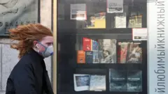 витрина книжного магазина