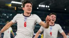 Harry Maguire đánh đầu tung lưới Ukraine ngay đầu hiệp 2