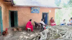 विद्यालयमा घाम ताप्दै शिक्षक