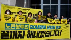 이정미 정의당 대표가 21일 서울 여의도 국회 본청 앞 노란봉투법 입법 촉구 농성장 앞에서 열린 노란봉투법 환경노동위원회 통과 기자회견에서 발언하고 있다
