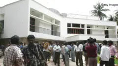 ஜெயலலிதா வீட்டில் எவ்வளவு தங்கம், ஆடைகள், புத்தகங்கள் இருந்தன?