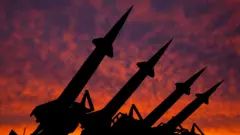 ஏவுகனைகள் - மாதிரிப் படம்