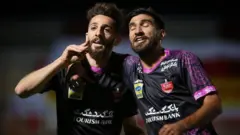 پرسپولیس با تک گل مهدی عبدی به صدر جدول رفت تا منتظر مسابقه روز یکشنبه سپاهان برابر فولاد بماند