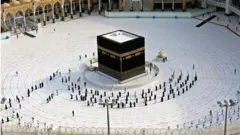 গত বছর করোনাভাইরাসের কারণে অল্প সংখ্যাক মানুষ স্বাস্থ্যবিধি মেনে হজ পালন করেন