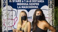Roma'da diskolarda 1 metre mesafe kuralı vardı.