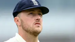 বর্ণবাদী ও লিঙ্গবৈষম্যমূলক টুইটের কারণে এক ম্যাচ খেলেই নিষিদ্ধ ইংলিশ ক্রিকেটার