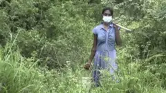 ''වැසිකිළියක් නෑ. අපි තවම යන්නේ කැලයට''