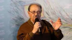 منوچهر طیاب