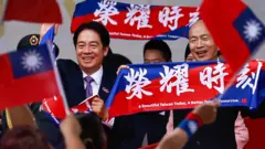 台灣總統賴清德（左）與立法院長韓國瑜（右）在台北「雙十節」國慶慶典上（10/10/2024）