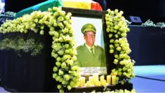ጀነራል ሰዓረ መኮንን ብሓላዊኡ ምስ ብጻዩ ሜጀር ጀነራል ገዛኢ ኣበራ ተቐቲሉ