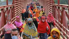 করোনাভাইরাসের প্রভাবে কাজ হারিয়েছে বহু মানুষ