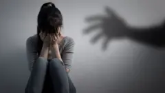 மலையாள சினிமா: பட வாய்ப்புக்காக பாலியல் ரீதியாக துன்புறுத்தப்படும் நடிகைகள்