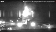 Imagem mostran a usina nuclear de Zaporizhzhia sendo atingida