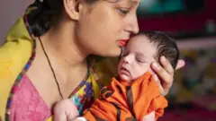 आरोग्य : तान्ह्या बाळांनी किती झोपणं आवश्यक असतं? झोप आणि वाढीचा संबंध असतो का?